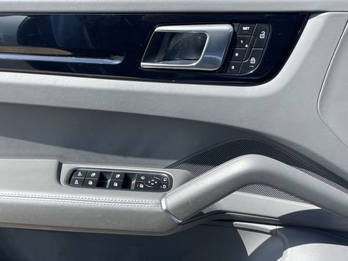 Used 2023 Porsche Cayenne AWD/4WD image 20