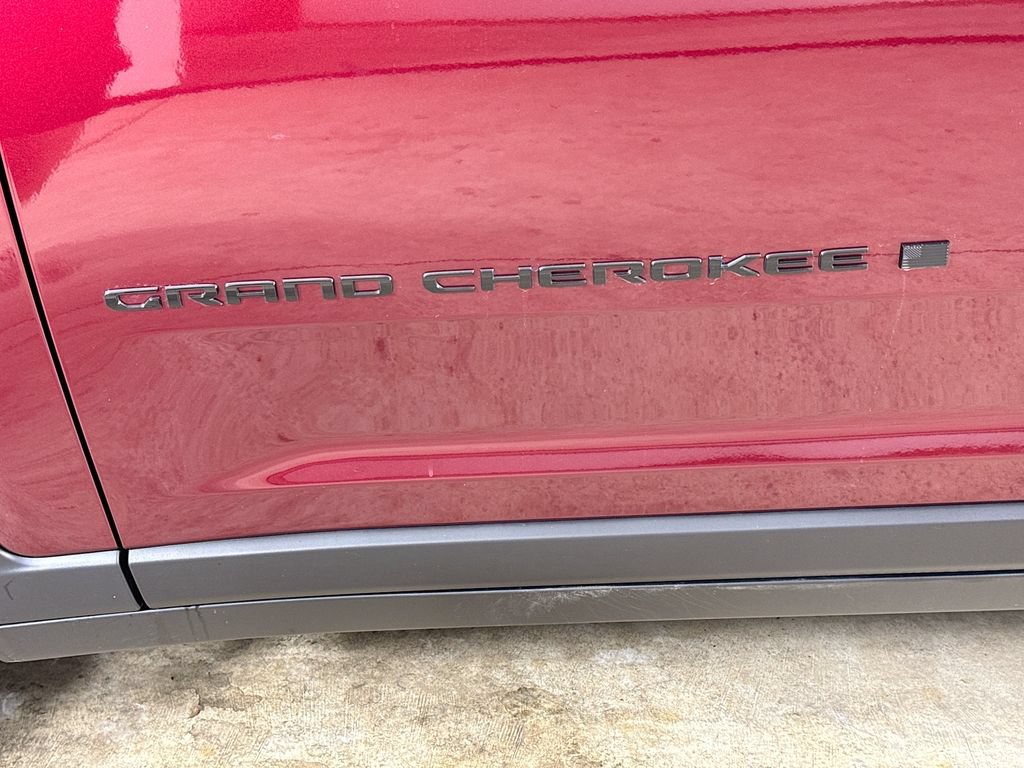 Certified 2025 Jeep Grand Cherokee Altitude AWD/4WD image 28