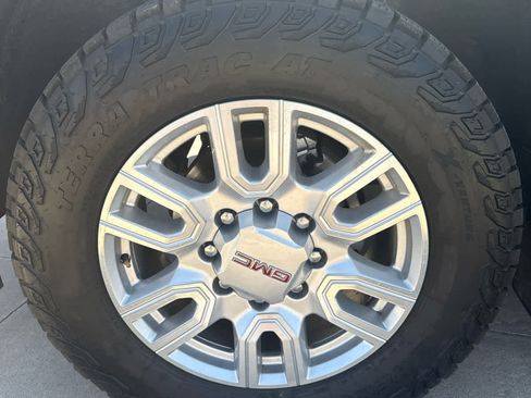 Used 2024 GMC Sierra 2500 SLT w/ SLT Convenience Package image 11