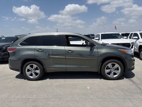 Used 2014 Toyota Highlander Limited Platinum FWD image 3