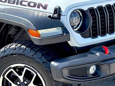 Used 2024 Jeep Wrangler Unlimited Rubicon image 10