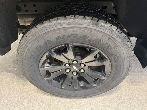 Certified 2016 Chevrolet Colorado Z71 w/ Z71 Midnight Edition AWD/4WD image 7