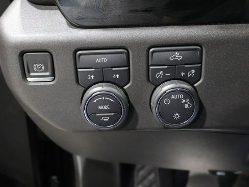 Used 2023 Chevrolet Silverado 1500 LT AWD/4WD image 31