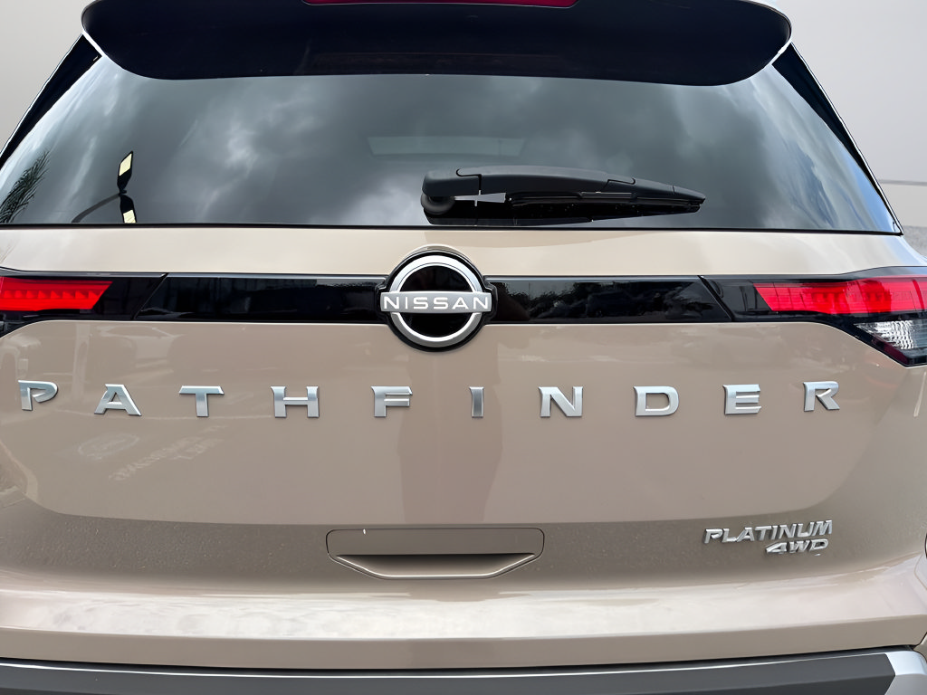 Certified 2023 Nissan Pathfinder Platinum w/ Cargo Package AWD/4WD image 48