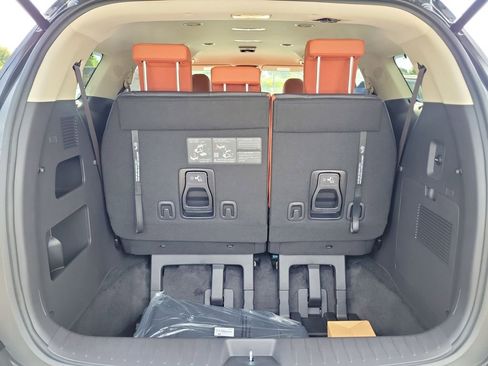 New 2026 Kia Carnival EX FWD image 13