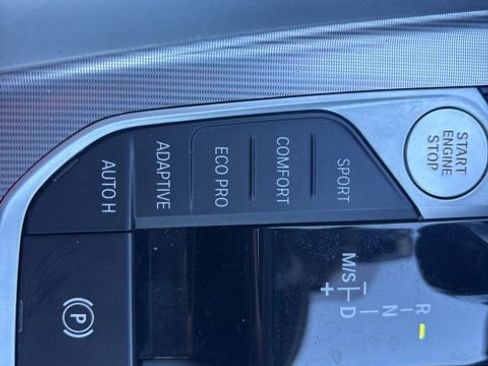 Used 2022 BMW Z4 M40i w/ Premium Package image 32