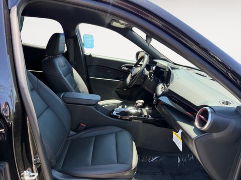 Used 2025 Chevrolet Trax RS w/ Driver Confidence Package FWD image 19