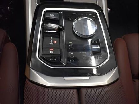 Used 2023 BMW 760i xDrive AWD/4WD image 29