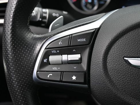 Used 2023 Genesis G70 2.0T image 15