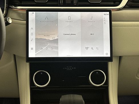 Used 2026 Jaguar F-PACE R-Dynamic S image 23