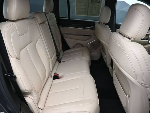 Used 2024 Jeep Grand Cherokee Limited AWD/4WD image 33