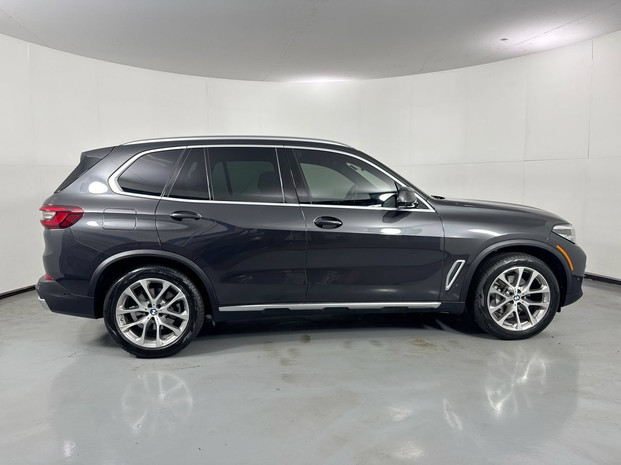 Used 2023 BMW X5 xDrive40i w/ Premium Package AWD/4WD image 9