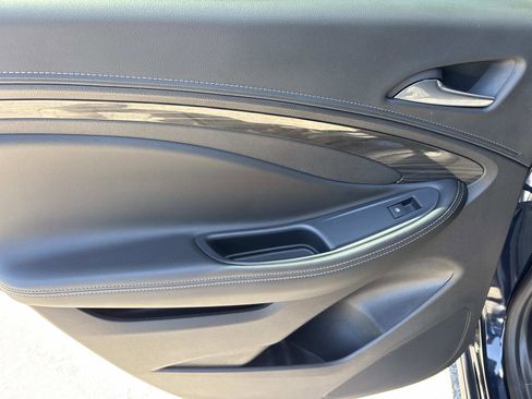 Used 2020 Buick Envision Essence w/ Experience Buick Package FWD image 31