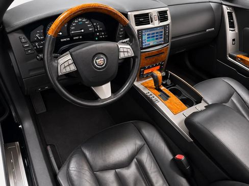 Used 2009 Cadillac XLR RWD image 11