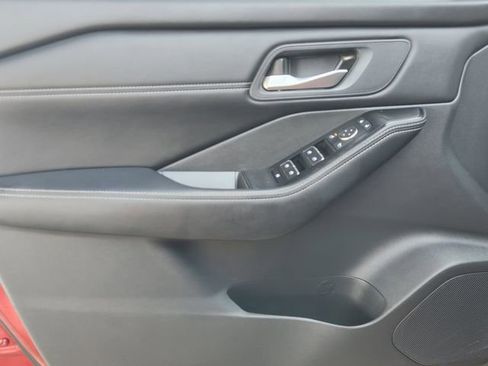 Used 2024 Nissan Rogue SL FWD image 22