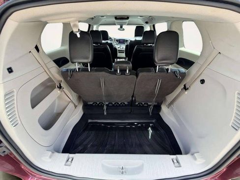 Used 2017 Chrysler Pacifica Touring FWD image 6