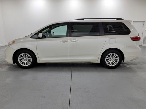 Used 2015 Toyota Sienna XLE Premium image 6