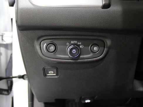 Used 2024 GMC Terrain SLT image 9