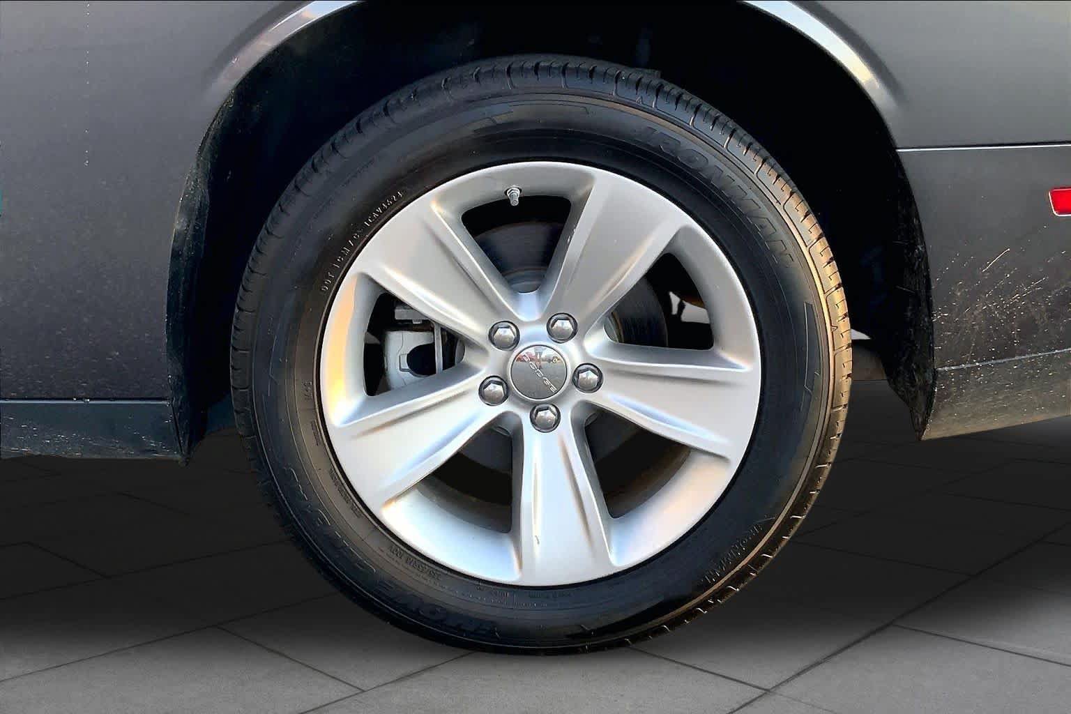 Used 2023 Dodge Challenger SXT RWD image 9