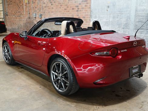 Used 2019 MAZDA MX-5 Miata Grand Touring RWD image 36