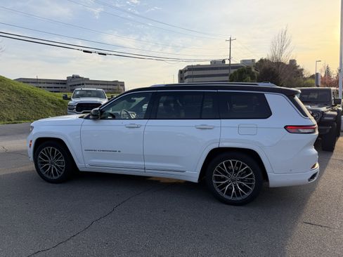 Certified 2023 Jeep Grand Cherokee L Summit image 9
