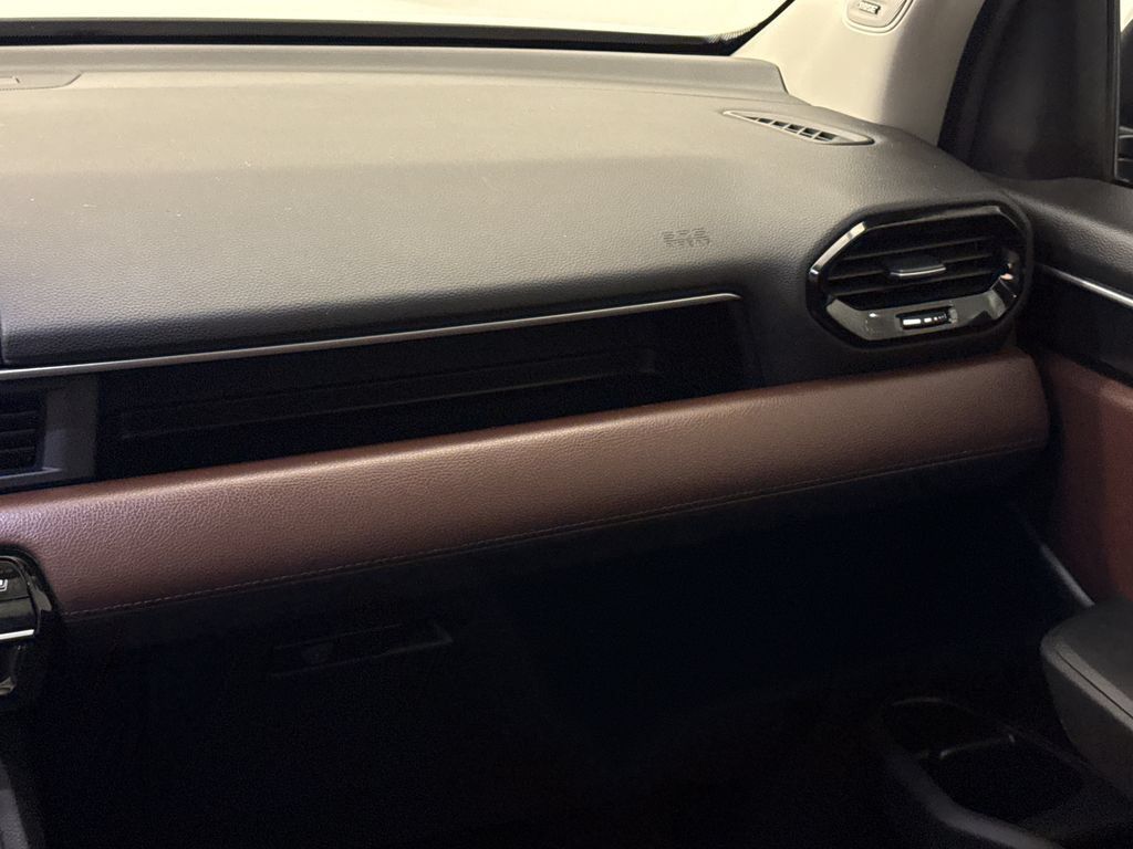 Used 2025 Honda Pilot Elite image 18