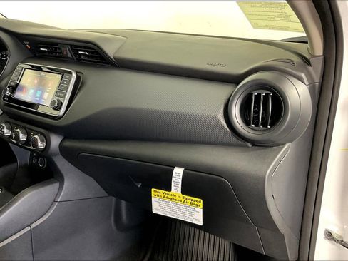 New 2025 Nissan Kicks Play S image 19