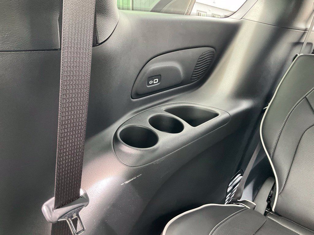 Used 2023 Chrysler Pacifica Limited w/ S Appearance Package FWD image 54