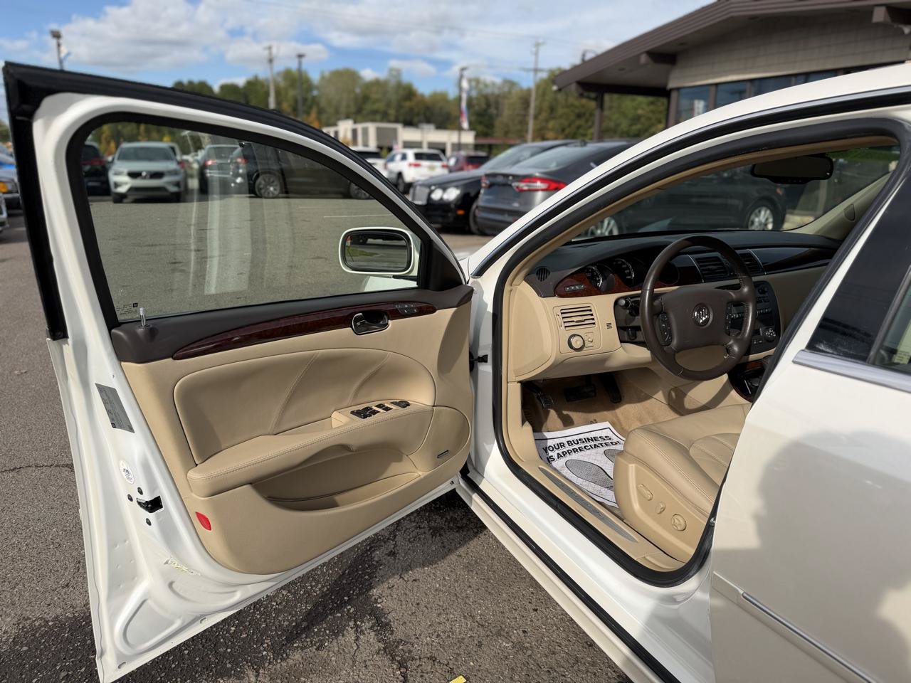 Used 2011 Buick Lucerne CXL FWD image 10