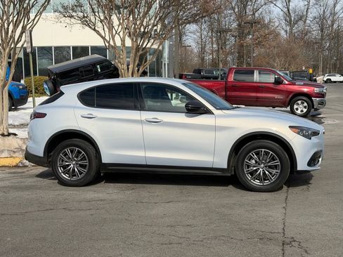 Used 2024 Alfa Romeo Stelvio Sprint image 5