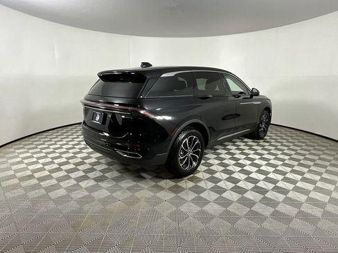 Used 2025 Lincoln Nautilus Premier AWD/4WD image 4