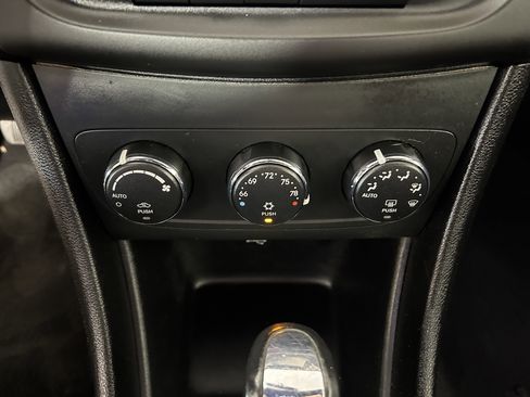 Used 2012 Dodge Avenger SXT Plus image 20