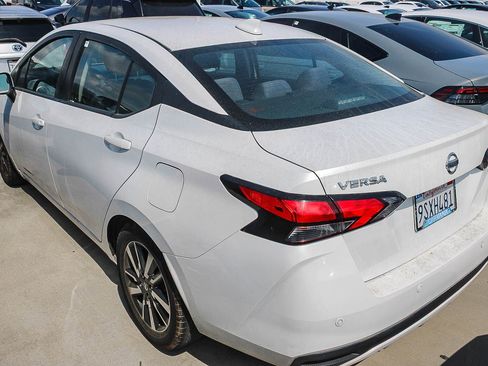 Used 2021 Nissan Versa SV FWD image 12