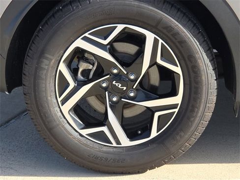 Used 2023 Kia Sportage LX image 9