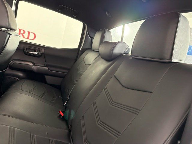 Used 2019 Toyota Tacoma TRD Off-Road AWD/4WD image 32
