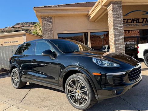 Used 2018 Porsche Cayenne Platinum Edition w/ Premium Package image 1