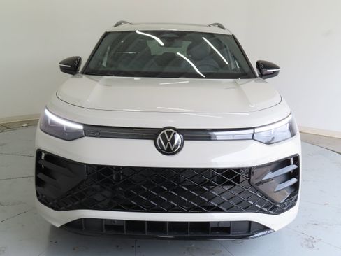 New 2026 Volkswagen Tiguan SE R-Line image 10