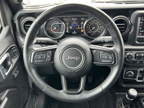 Used 2022 Jeep Gladiator Sport AWD/4WD image 11