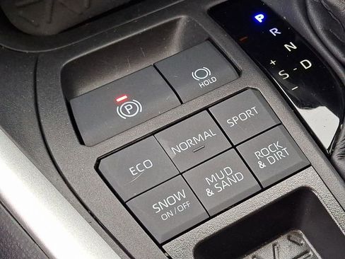 Used 2023 Toyota RAV4 XLE Premium image 24