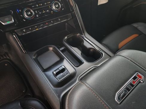 Used 2024 GMC Sierra 2500 AT4 w/ AT4 Preferred Package AWD/4WD image 18