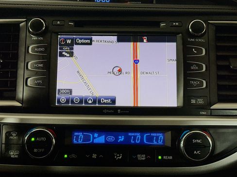 Used 2015 Toyota Highlander XLE FWD image 21