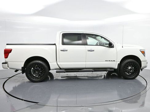 Used 2021 Nissan Titan SV w/ SV Convenience Package image 8
