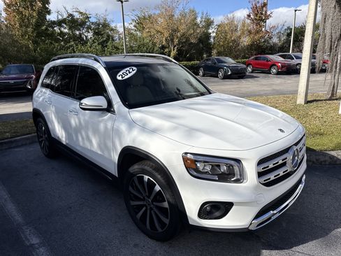 Used 2022 Mercedes-Benz GLB 250 image 2