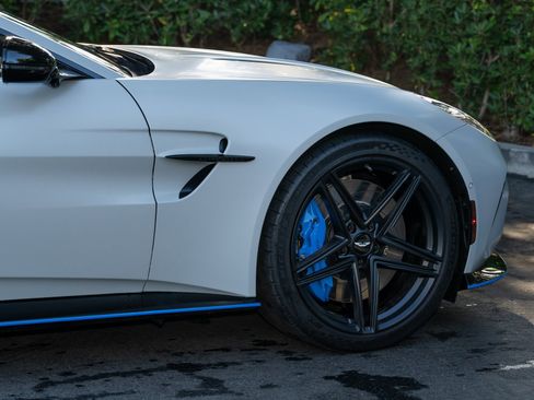 Used 2025 Aston Martin V8 Vantage Coupe image 8
