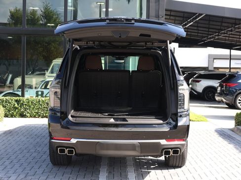 Used 2026 Chevrolet Suburban High Country RWD image 7