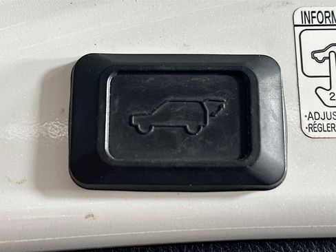 Used 2017 Toyota RAV4 Limited image 29