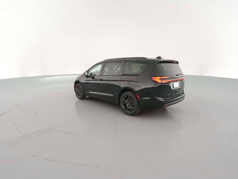 New 2026 Chrysler Pacifica Limited w/ S Appearance Package image 8