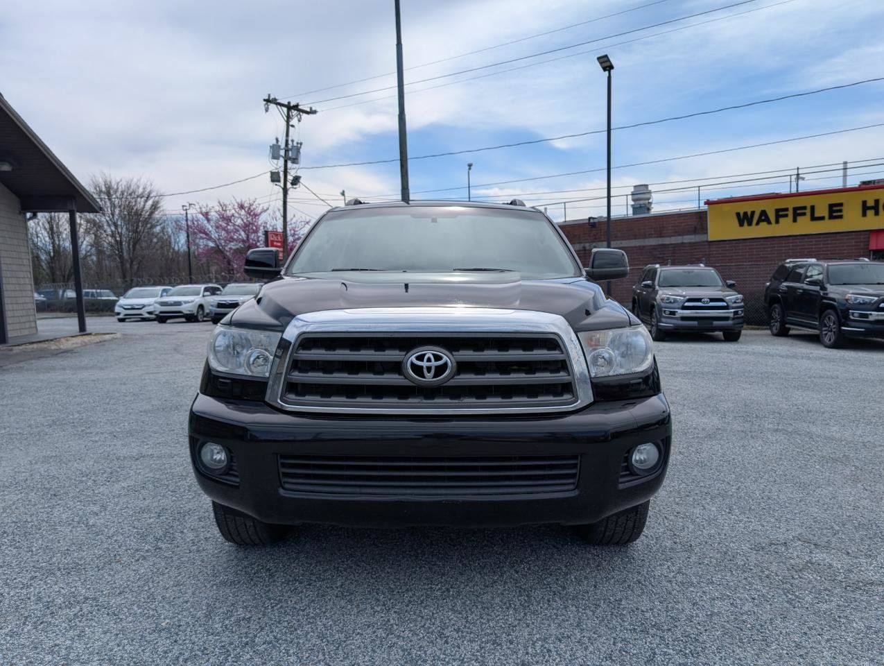 Used 2016 Toyota Sequoia SR5 RWD image 2