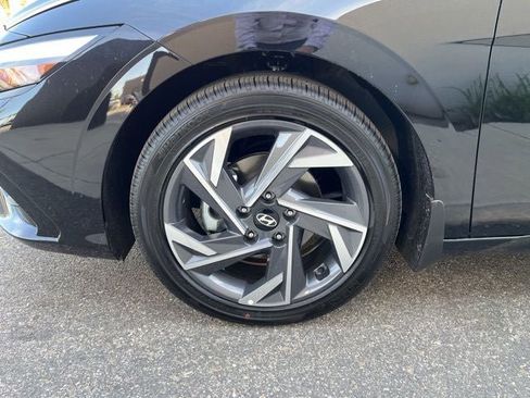New 2026 Hyundai Elantra Limited image 39