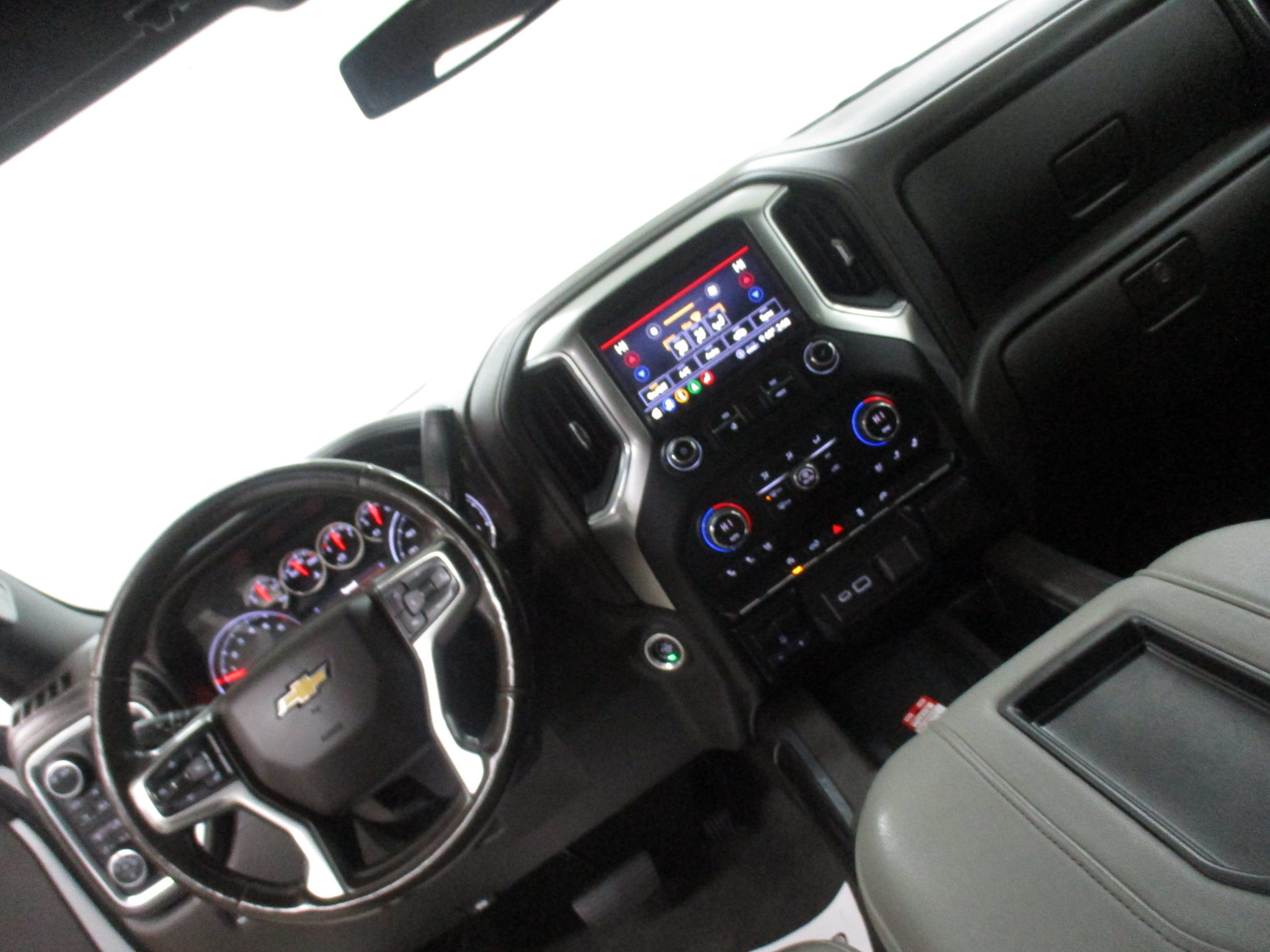 Used 2020 Chevrolet Silverado 1500 LTZ w/ LTZ Convenience Package AWD/4WD image 23